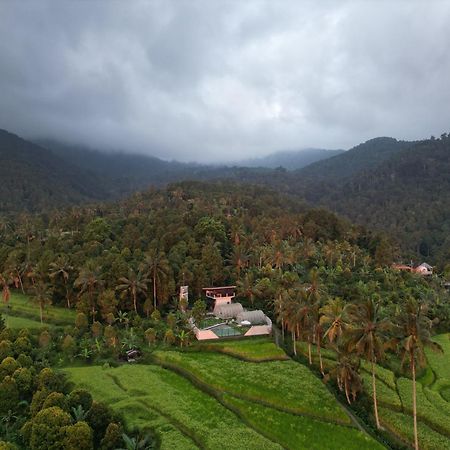Utopiaku - Munduk Highlands Villa Buitenkant foto
